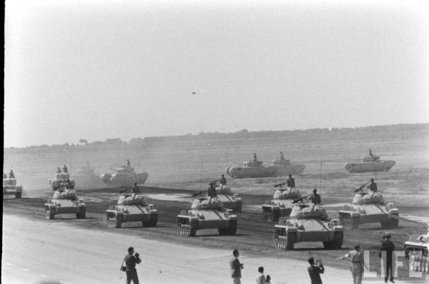 استعراض الجيش الملكي العراقي عام 1957  Churchill-10cac2c8f5c35d1df6_large