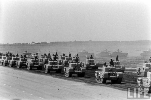 استعراض الجيش الملكي العراقي عام 1957  Churchill-abecb7bd5745dc75_large