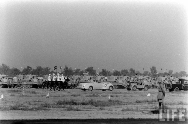 استعراض الجيش الملكي العراقي عام 1957  Churchill-c1577036c46448436_large