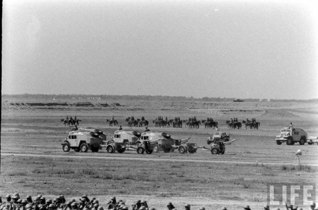 استعراض الجيش الملكي العراقي عام 1957  Fgt-17a2413fe688041d_large
